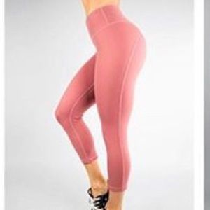 Buff bunny coral capris